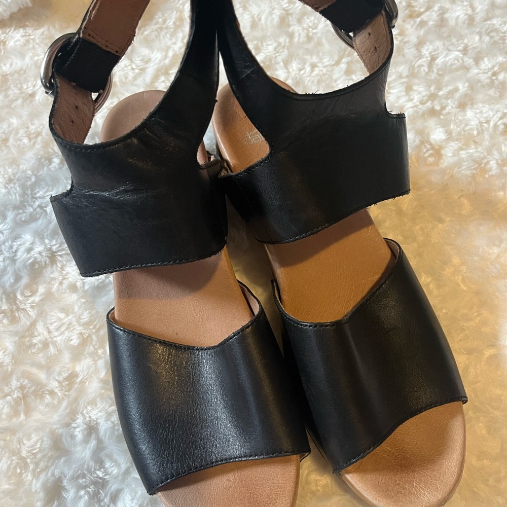 Dansko Minka Black Leather Sandals